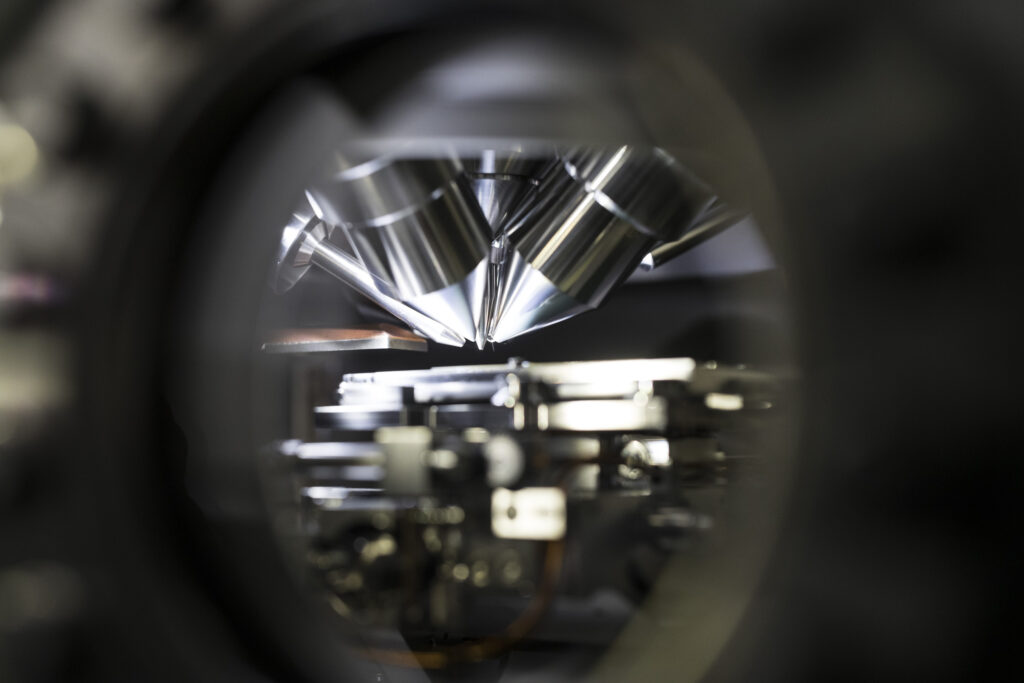 Foto eines TOF-SIMS Gerät am ZSW